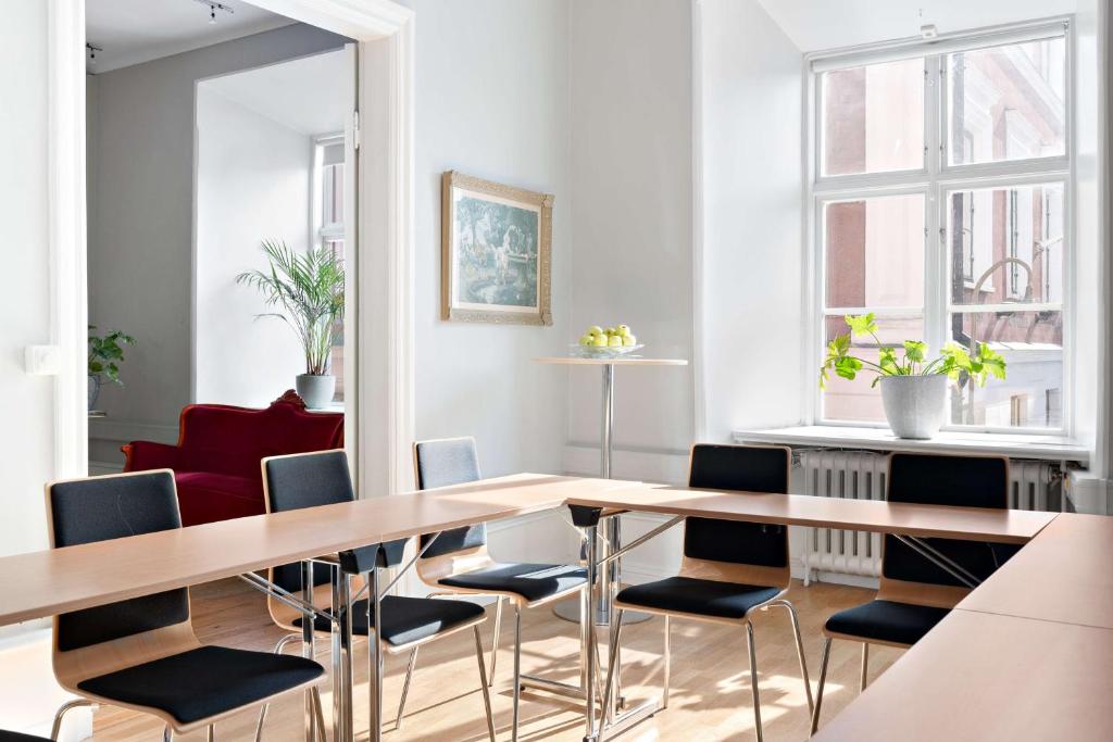 Posezení v ubytování Donners Hotell