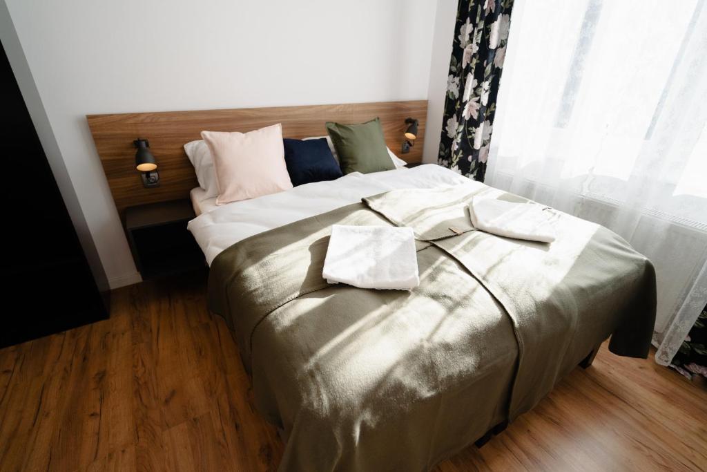 Postel nebo postele na pokoji v ubytování Very Berry -Kwiatowa 6 - City center appartment, check in 24h