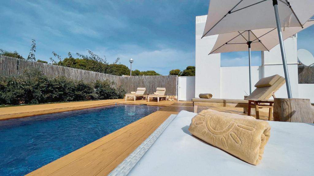 Lago Resort Menorca - Villas & Bungalows del Lago, Cala en ...