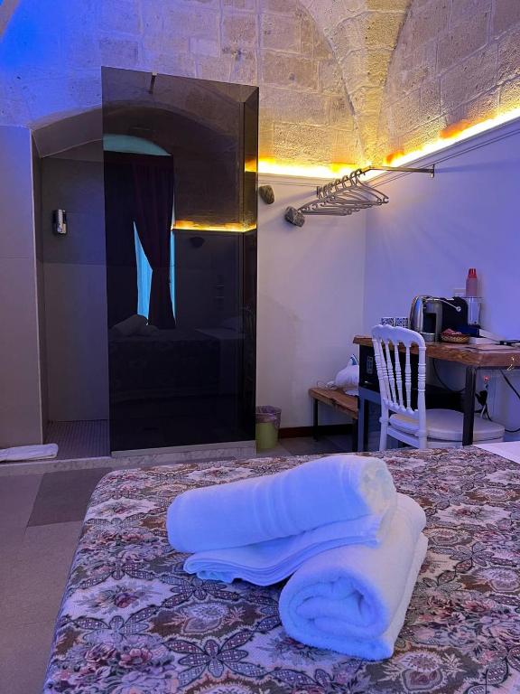 The Bridge Suites - Double Room With Private Bathroom