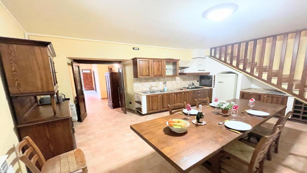 Zdjęcie z galerii obiektu huge town house in Spoleto storico - car unnecessary - wifi - sleeps 10 w mieście Spoleto