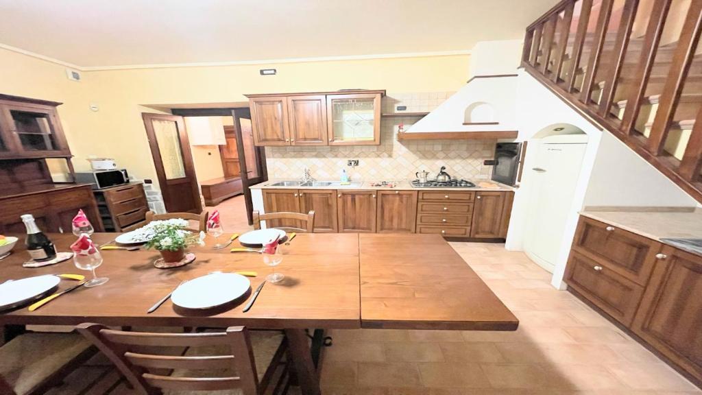 Zdjęcie z galerii obiektu huge town house in Spoleto storico - car unnecessary - wifi - sleeps 10 w mieście Spoleto