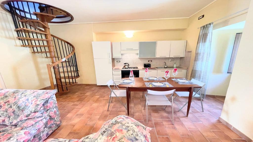 Zdjęcie z galerii obiektu huge town house in Spoleto storico - car unnecessary - wifi - sleeps 10 w mieście Spoleto