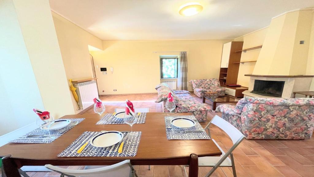 Zdjęcie z galerii obiektu huge town house in Spoleto storico - car unnecessary - wifi - sleeps 10 w mieście Spoleto