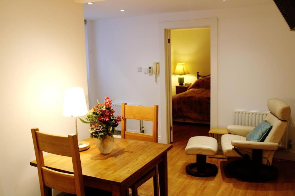 Homely Apartment in the Heart of Wimbledon Village, London (updated