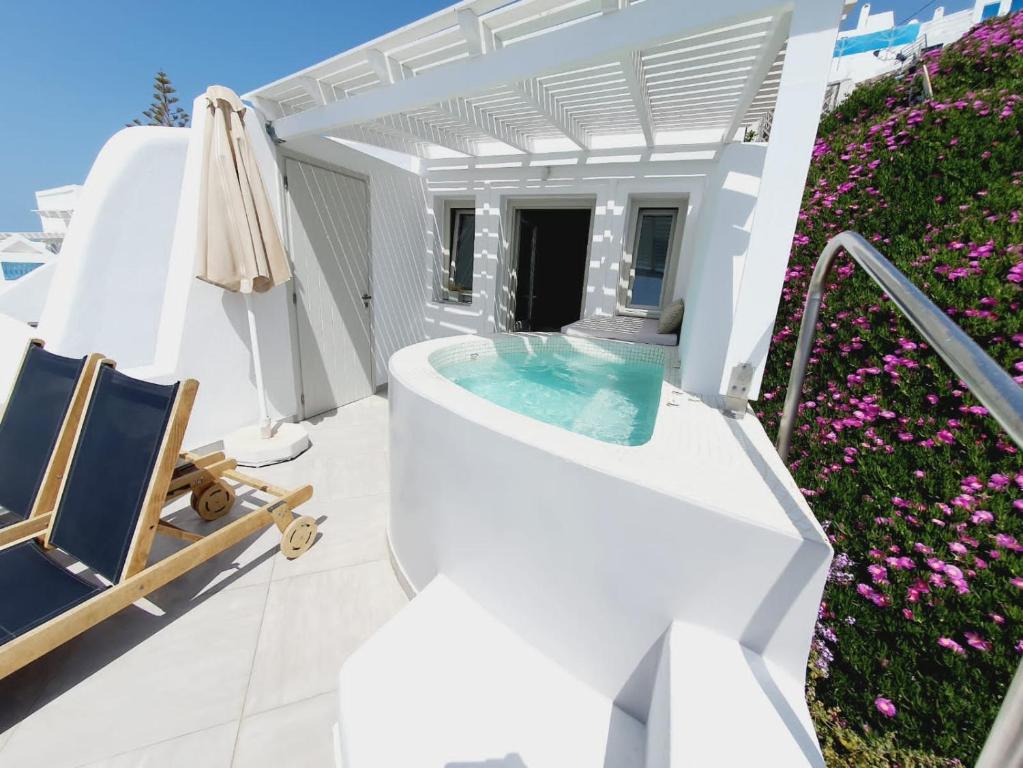 The swimming pool at or close to Caldera's Majesty