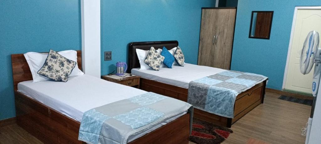 Postel nebo postele na pokoji v ubytování Maple Homestay