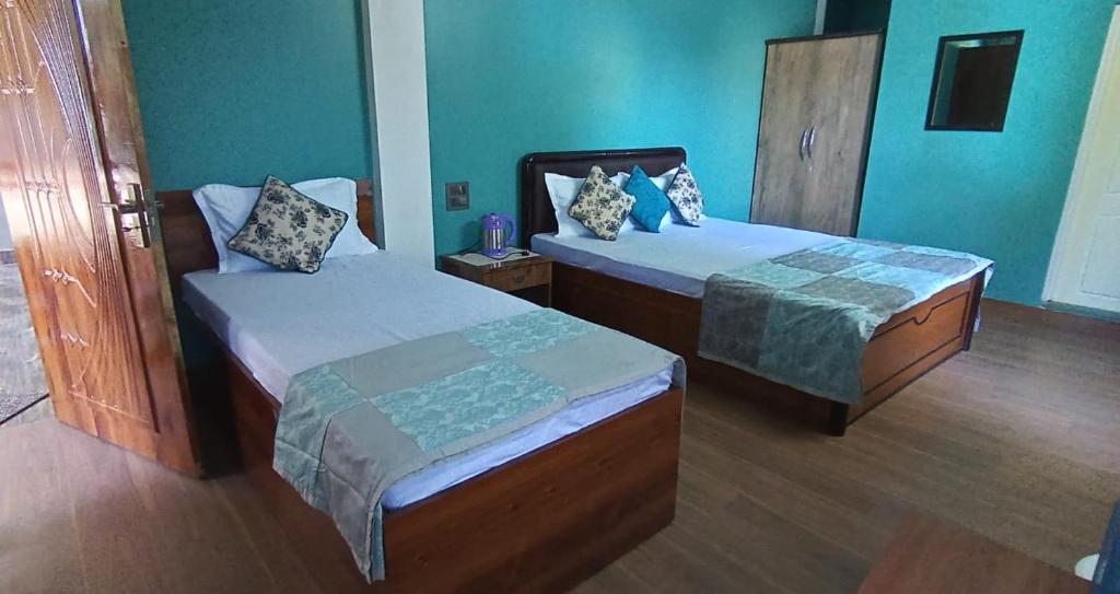 Postel nebo postele na pokoji v ubytování Maple Homestay