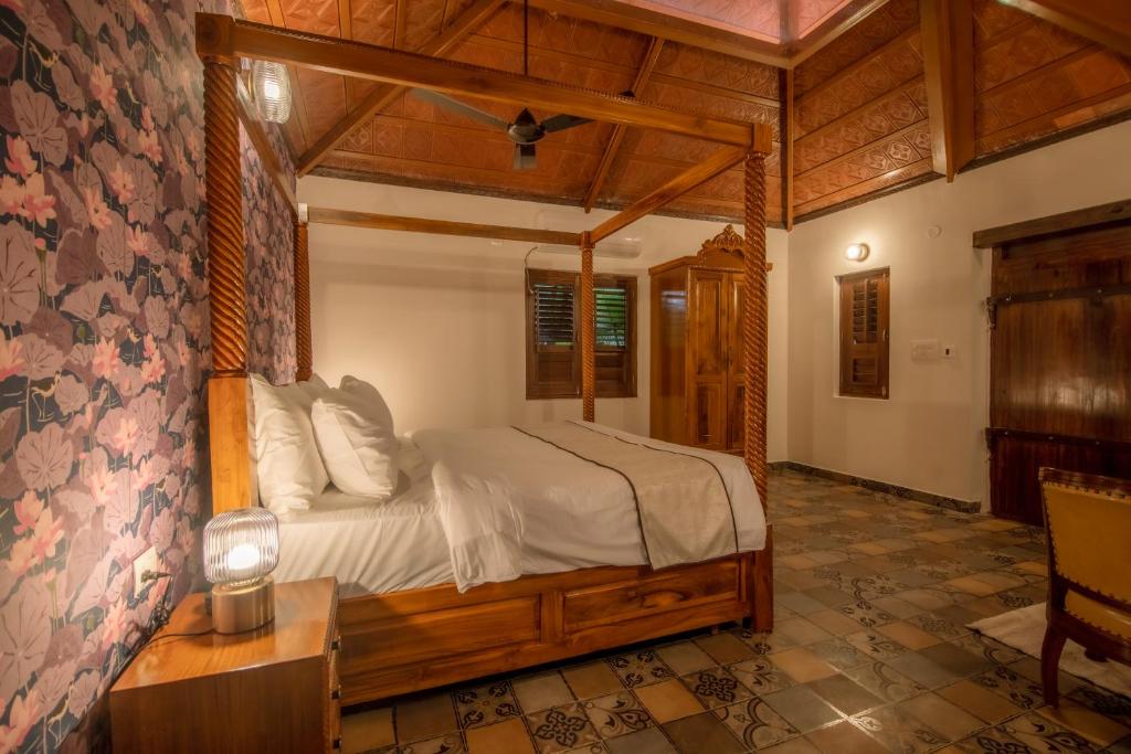 Postel nebo postele na pokoji v ubytování Brown Town Resort & Spa