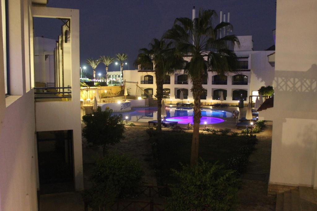Bazén v ubytování El Khan Sharm Hotel nebo v jeho okolí