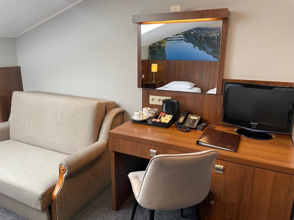 Telewizja i/lub zestaw kina domowego w obiekcie Hotel Downtown Kraków