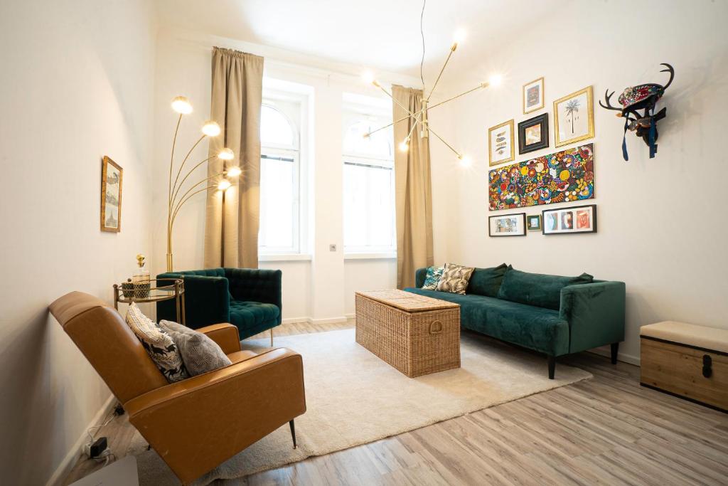 2room apartment on the first floor with designer renovation. Exit to