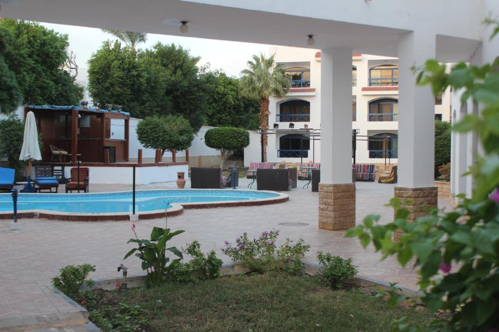 Bazén v ubytování El Khan Sharm Hotel nebo v jeho okolí