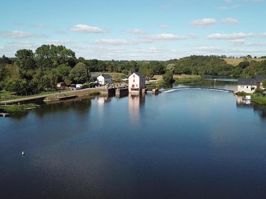 Suitetrails - Gîte La Roche-Neuville-Saint-Sulpice, 5 pièces, 10 personnes - FR-1-600-206