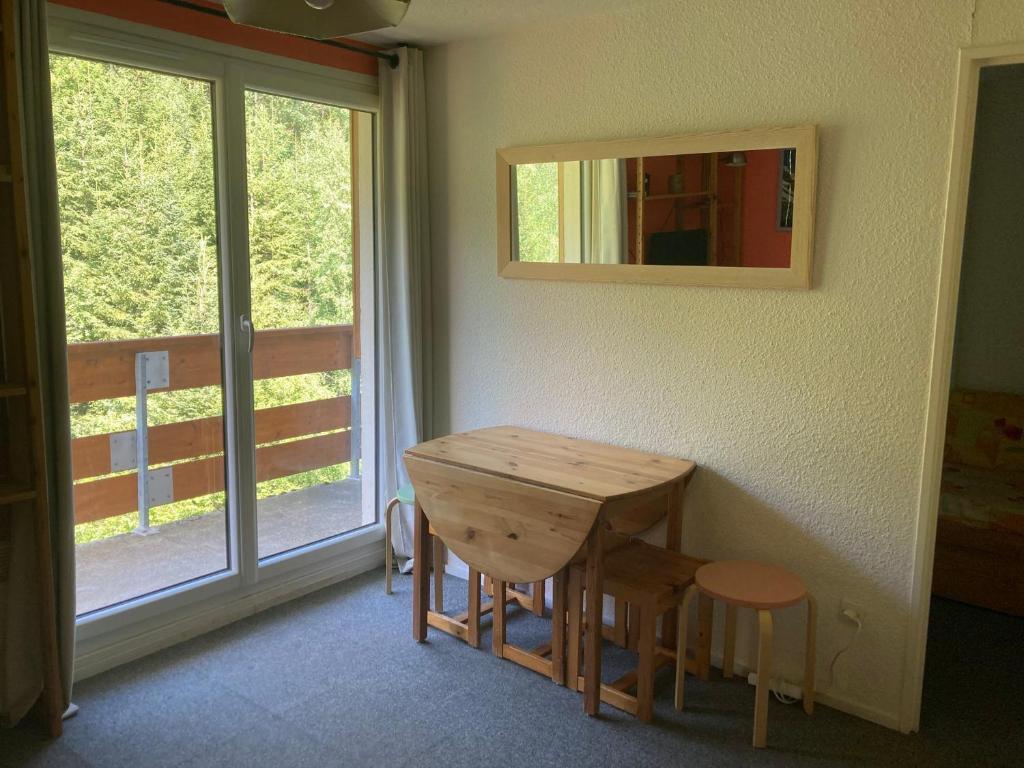 Fotografia z galérie ubytovania Le Pleynet: 2P Cabine, 30m², 6 pers, à 300m des pistes, balcon, ascenseur - FR-1-557A-49 v destinácii La Ferrière