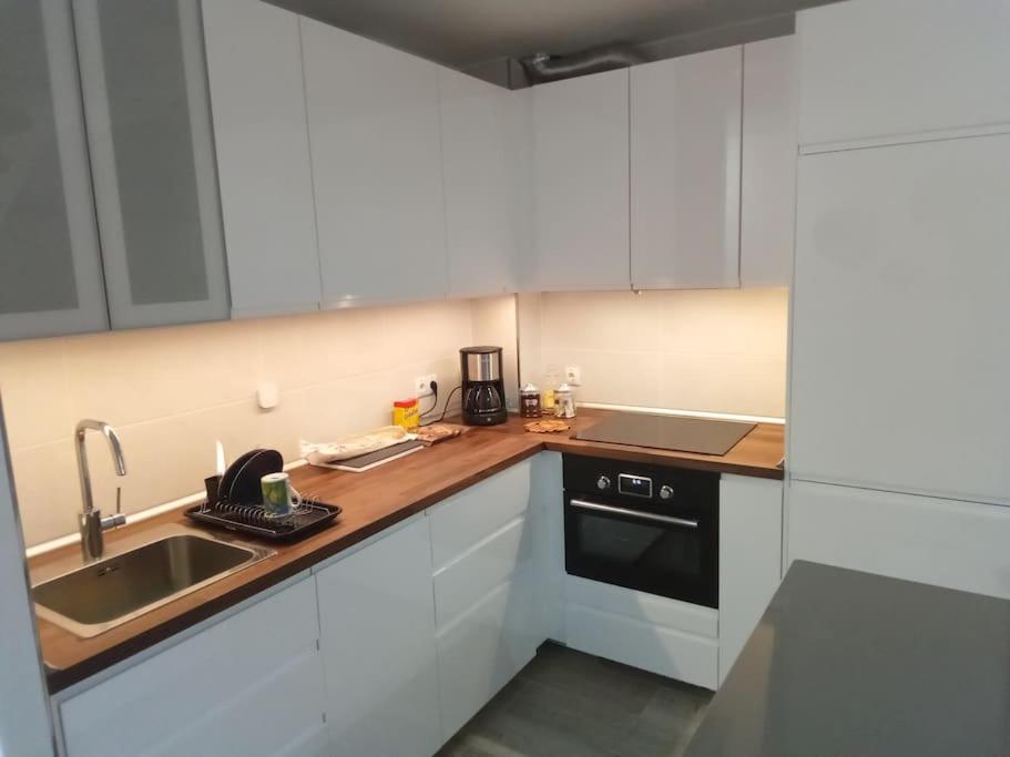 A kitchen or kitchenette at Kalle Blanca - Cabo Roig