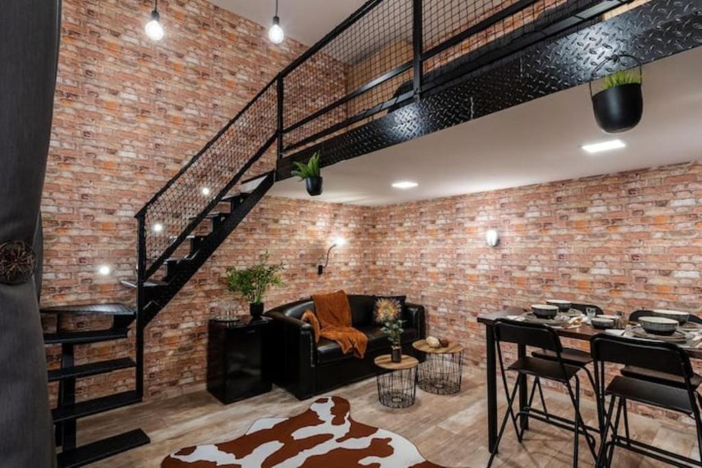 Very stylish and central AC apartment 1073 Budapest, 40-42 Erzsébet körút kép - 1