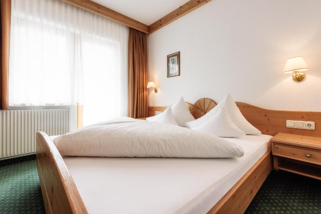 Postel nebo postele na pokoji v ubytování Hotel Regina