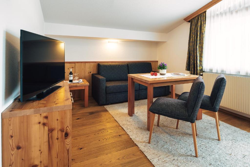 TV a/nebo společenská místnost v ubytování Hotel Regina