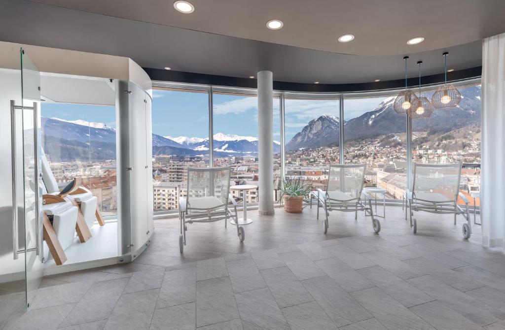 Nespecifikovaný výhled na hory nebo výhled na hory při pohledu z hotelu