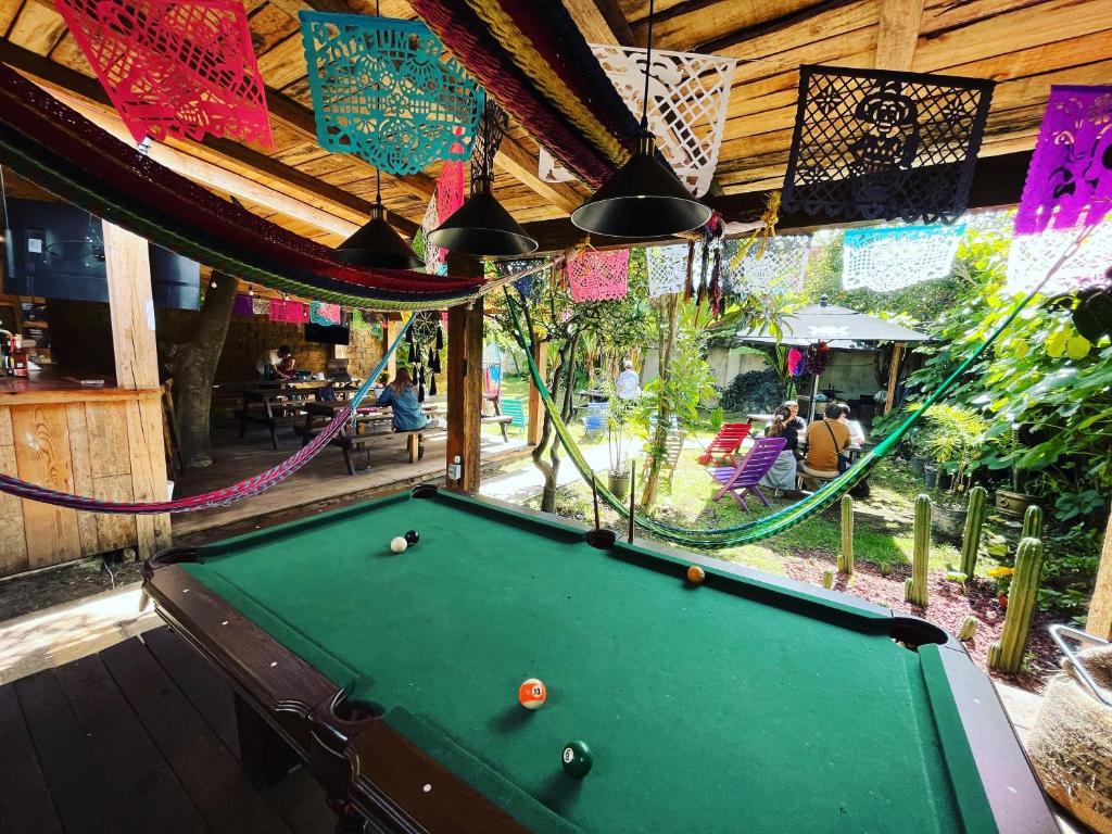 a pool table in the middle of a room at The Coffee Bean Hostel in San Cristóbal de Las Casas