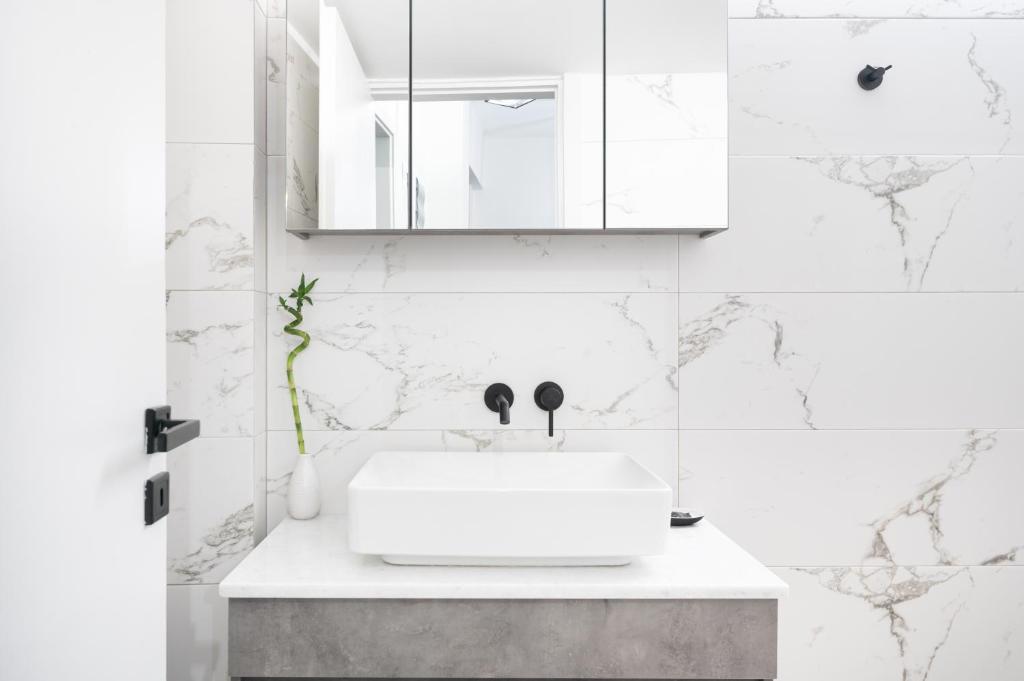 A bathroom at apt Eleven - cozy apartment with garden