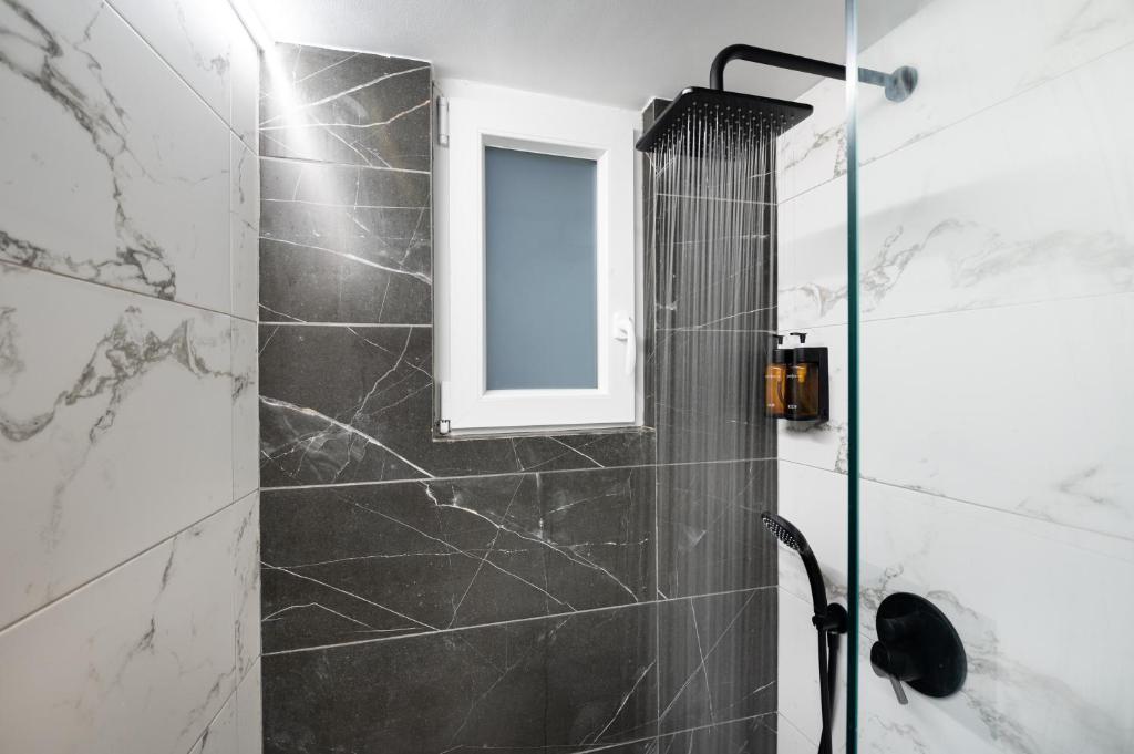 A bathroom at apt Eleven - cozy apartment with garden