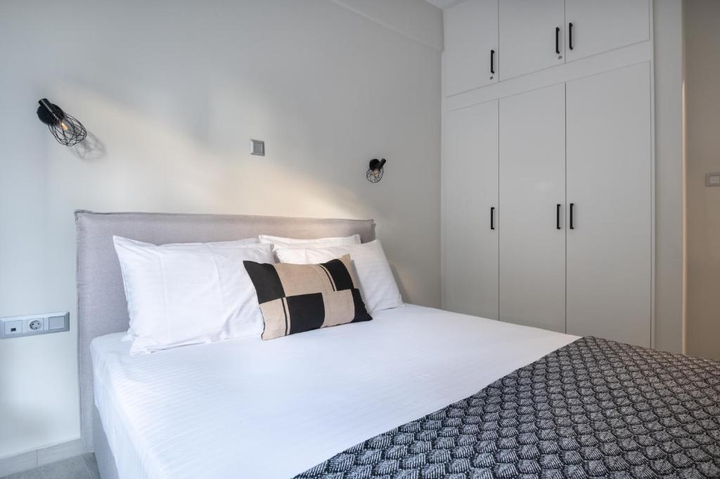 A bed or beds in a room at apt Eleven - cozy apartment with garden