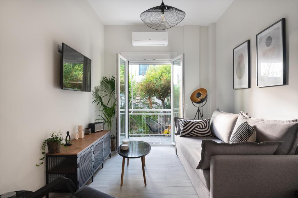 A seating area at apt Eleven - cozy apartment with garden
