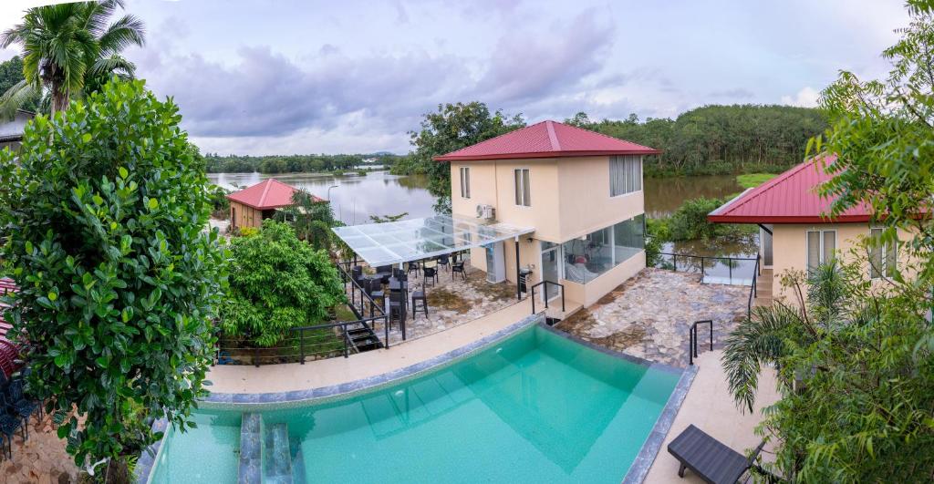 Bazén v ubytování Savenndra Resorts nebo v jeho okolí