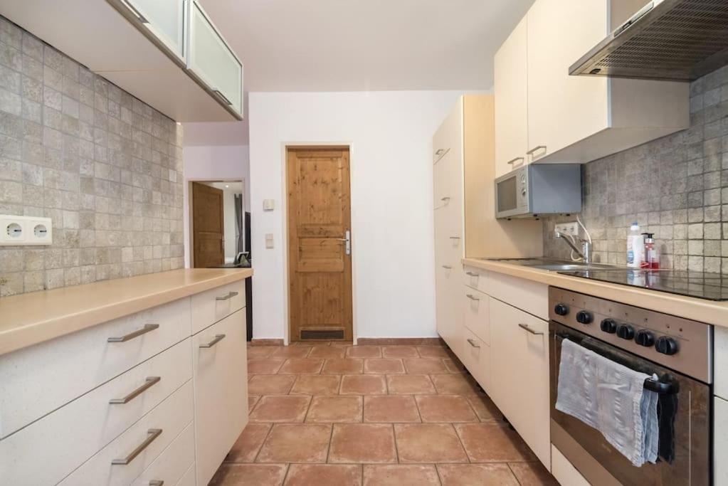 Kuchyňa alebo kuchynka v ubytovaní Spacious central apartment