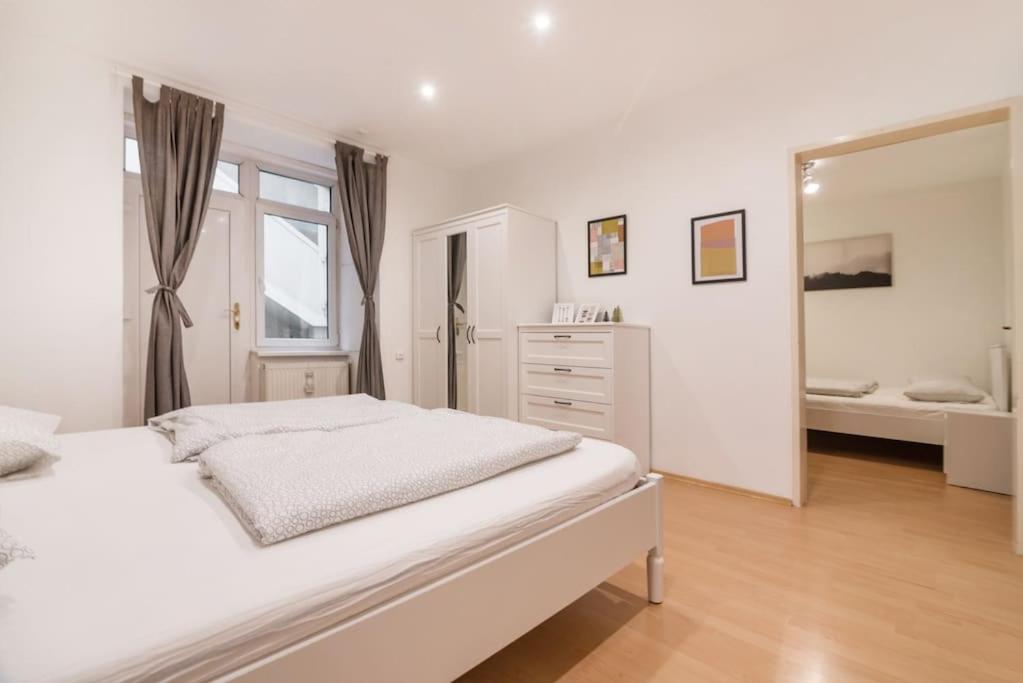 Posteľ alebo postele v izbe v ubytovaní Spacious central apartment