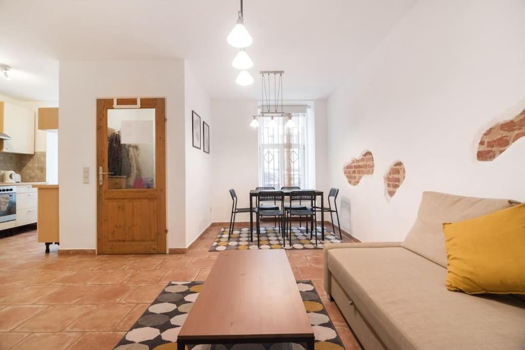 Kuchyňa alebo kuchynka v ubytovaní Spacious central apartment