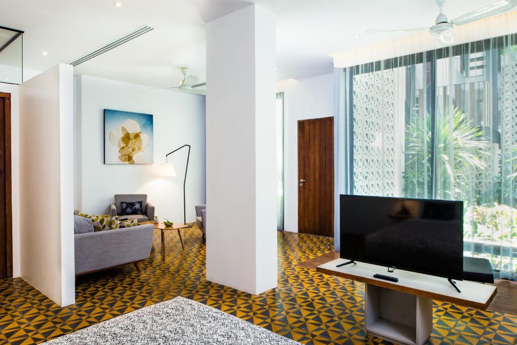 TV a/nebo společenská místnost v ubytování Atelier Hotel