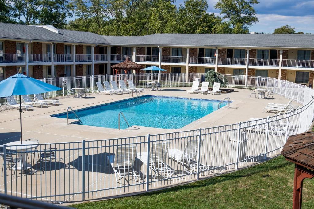 a swimming pool in front of a hotel at Crystal Inn Eatontown in Eatontown