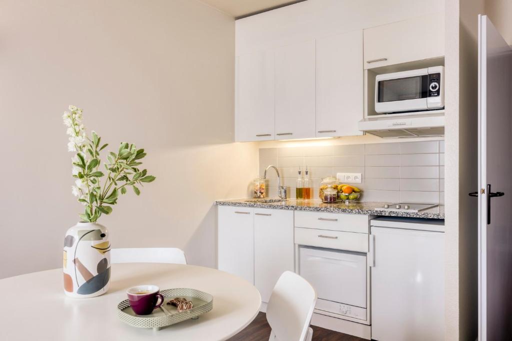 Kuchyň nebo kuchyňský kout v ubytování Citadines Sainte-Catherine Brussels