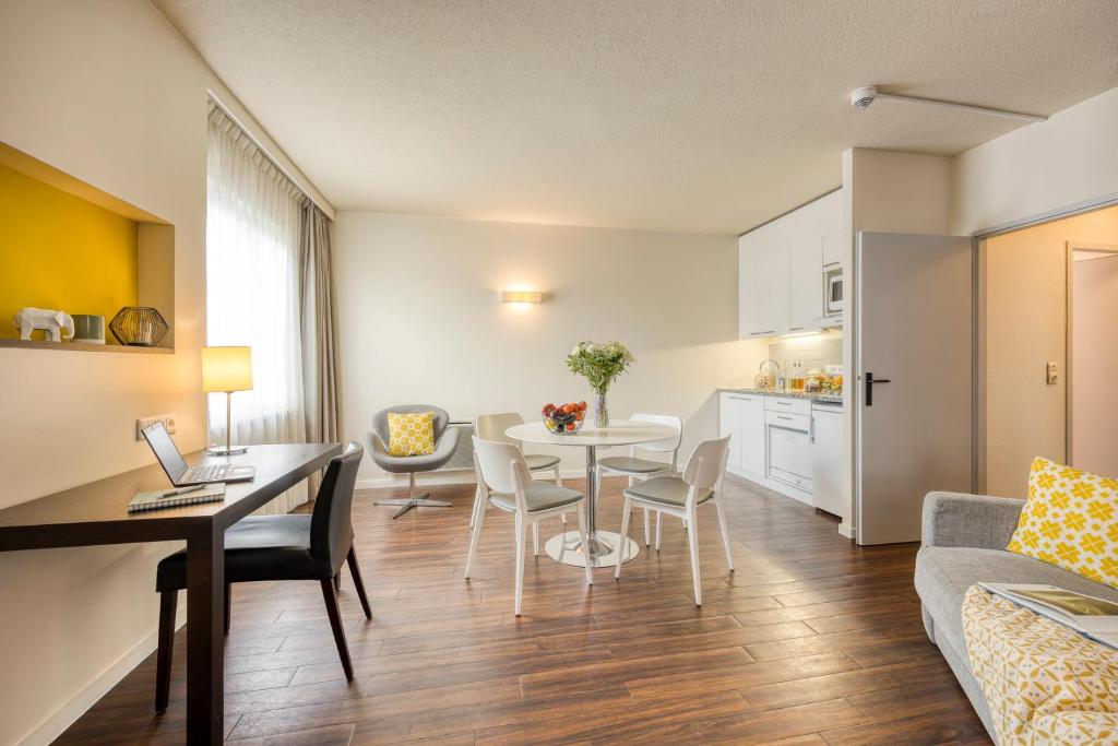 Kuchyň nebo kuchyňský kout v ubytování Citadines Sainte-Catherine Brussels