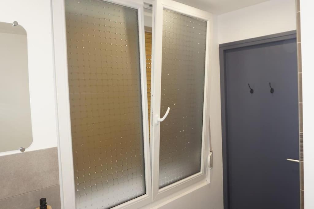 Kúpeľňa v ubytovaní Coquet STUDIO TOUT ÉQUIPÉ CENTRE VILLE WIFI 2PERS