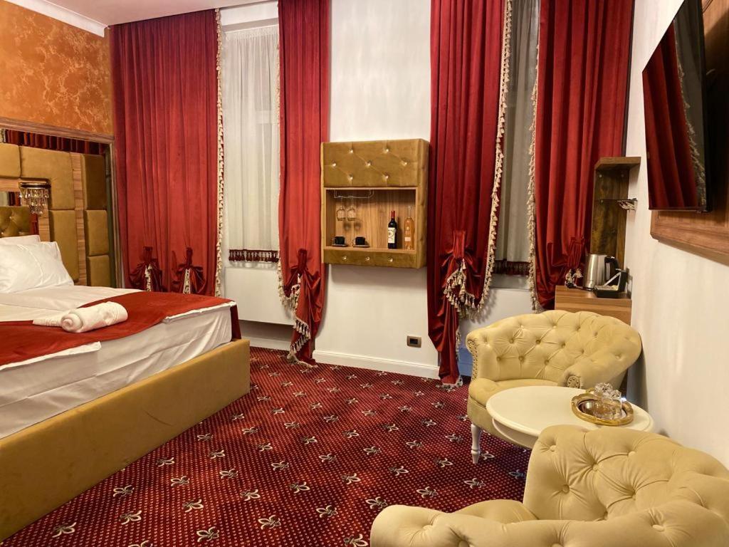 TV a/nebo společenská místnost v ubytování Vila Imperial One Luxury Boutique Hotel