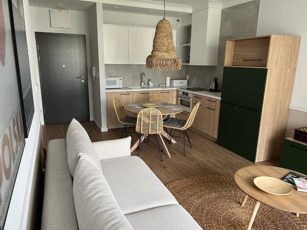 Kuchyňa alebo kuchynka v ubytovaní NA WYDMIE APARTAMENT - Rezydencja Niechorze 111