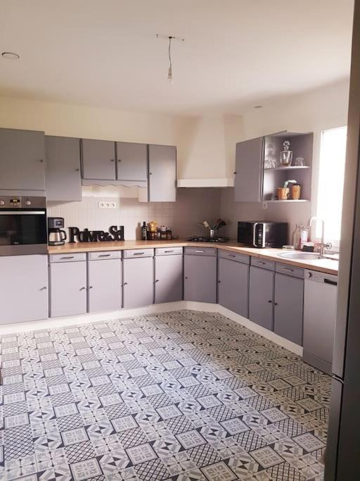 Kuchyňa alebo kuchynka v ubytovaní Superbe maison au calme Avignon