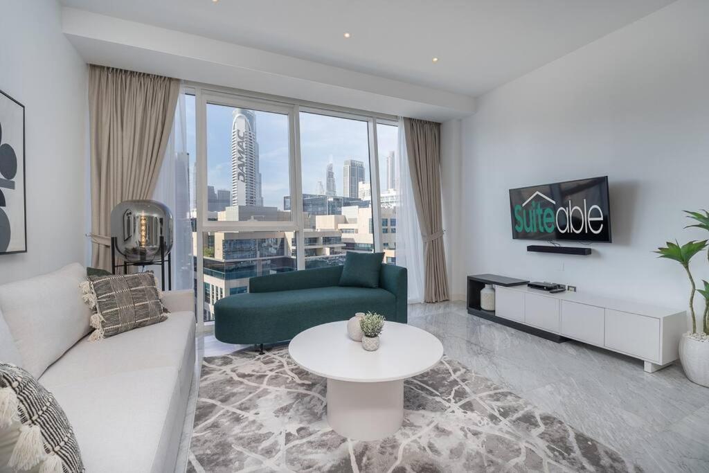 Posezení v ubytování Cosmopolitan Apartment with Burj Khalifa View