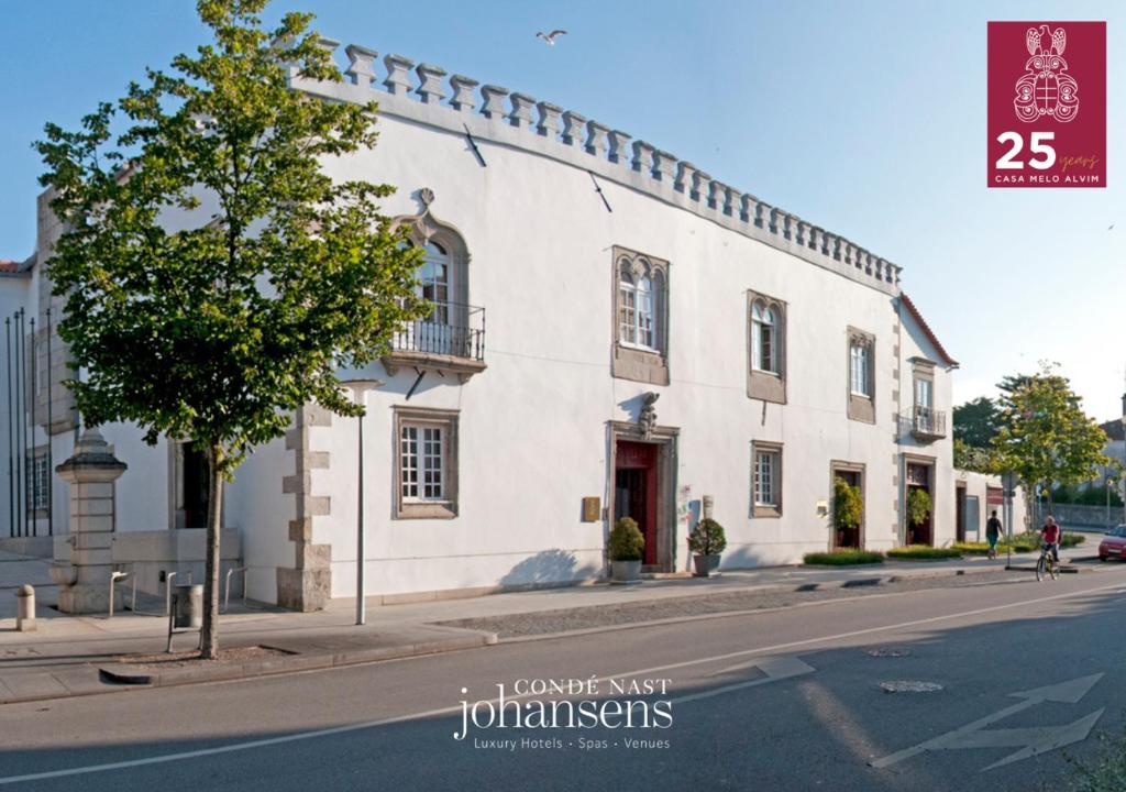 una representación de un edificio blanco en una calle en Casa Melo Alvim - by Unlock Hotels en Viana do Castelo