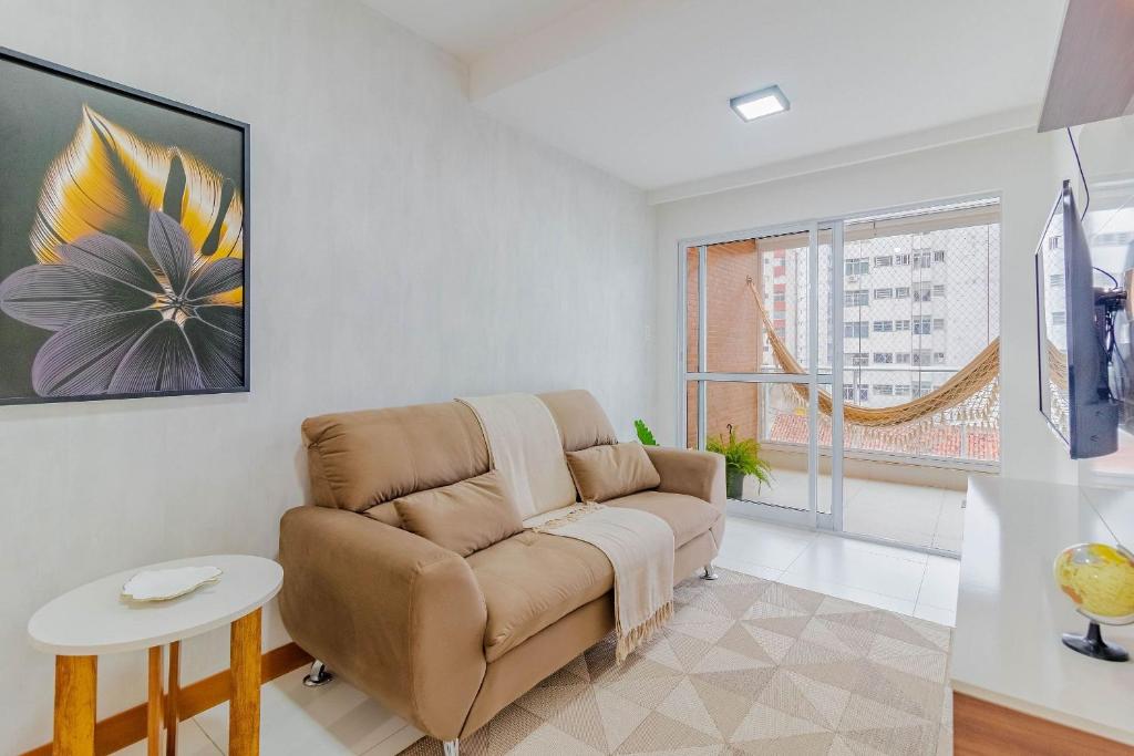 a living room with a couch and a table at BR07 Apto 2/4 a 550m da Praia Porto da Barra in Salvador