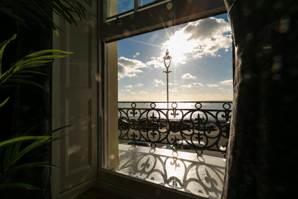Marine Parade Sea View 2-Bedroom Apartment - Two-Bedroom Apartment