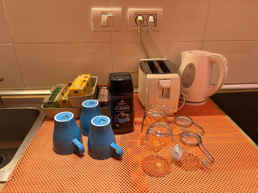 Příslušenství pro přípravu čaje a kávy v ubytování Hostal Paraíso Tenerife