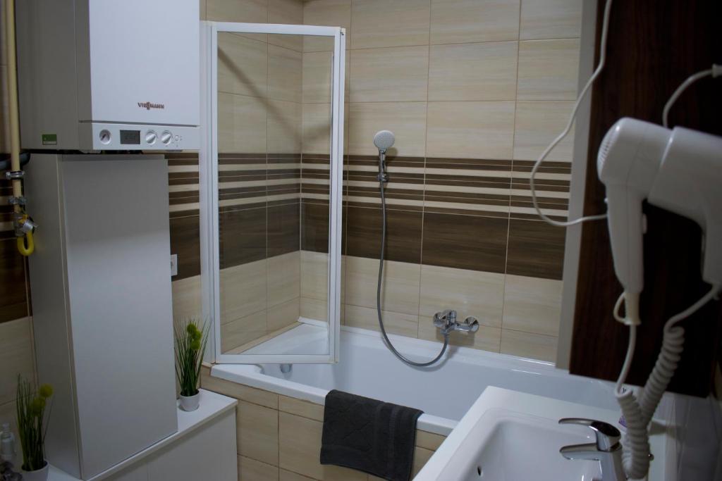 Kúpeľňa v ubytovaní Gerti Apartman 2