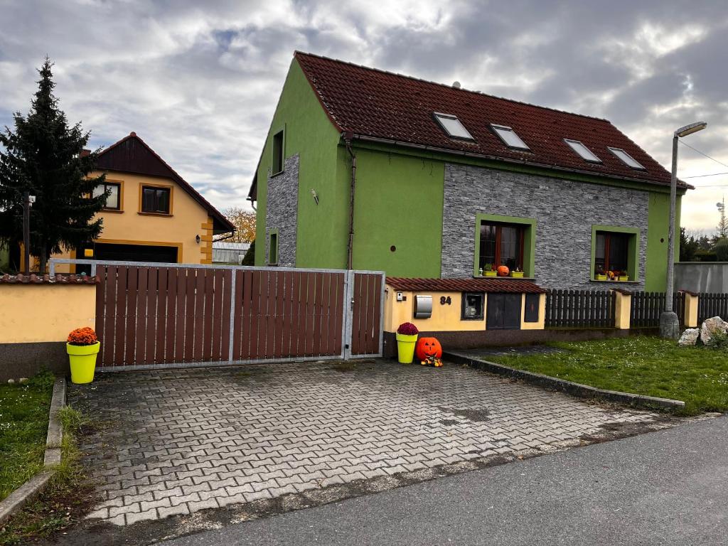 Nový a krásný apartmán v blízkosti Košťálova - Apartamento De Dos Dormitorios