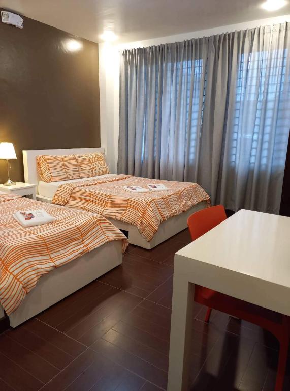 Postel nebo postele na pokoji v ubytování GLC SUITES