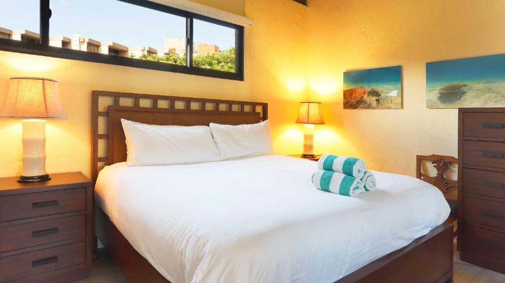Postel nebo postele na pokoji v ubytování Maui Westside Presents: Papakea J401 Top floor Ocean Views